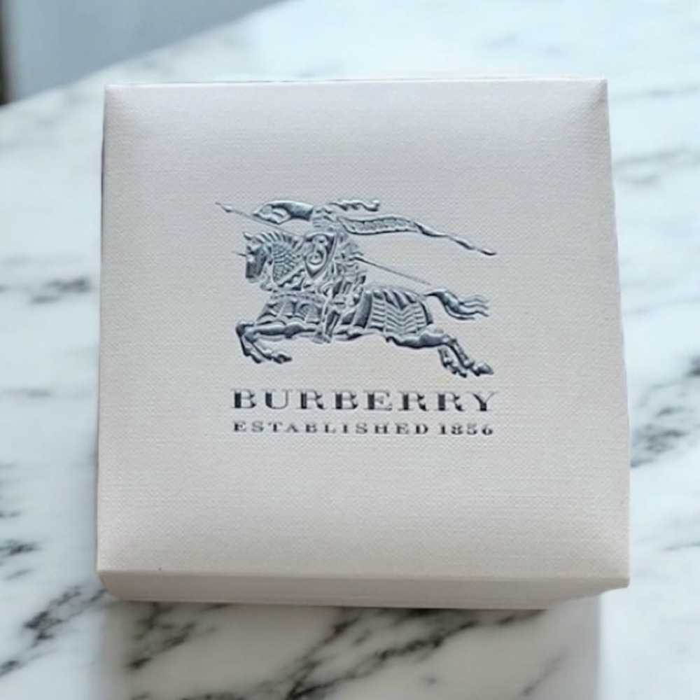 Authentic Burberry Rose Gold Haymarket watch women’s beige leather strap in Box - Picture 2 of 7